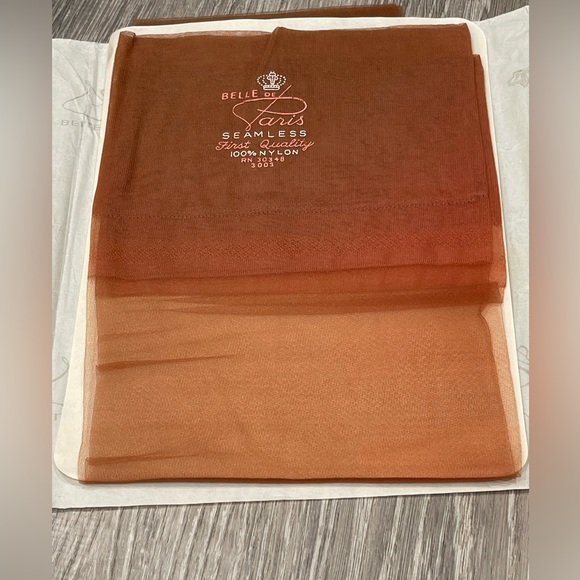 Belle of Paris Nylons Seamless 2 Pair C32 - Picture 1 of 2